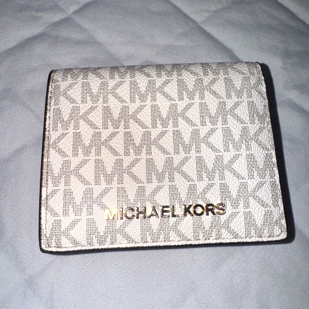 Michael Kors Jet Set Small Wallet – MK Monogram Logo